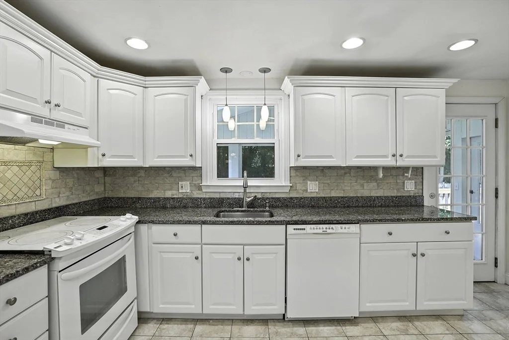 Photo of 10 Diantonio Dr