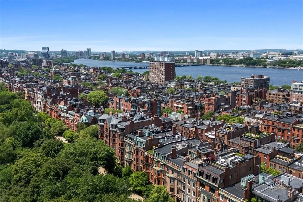 Photo of Unit B at 175 Commonwealth Avenue