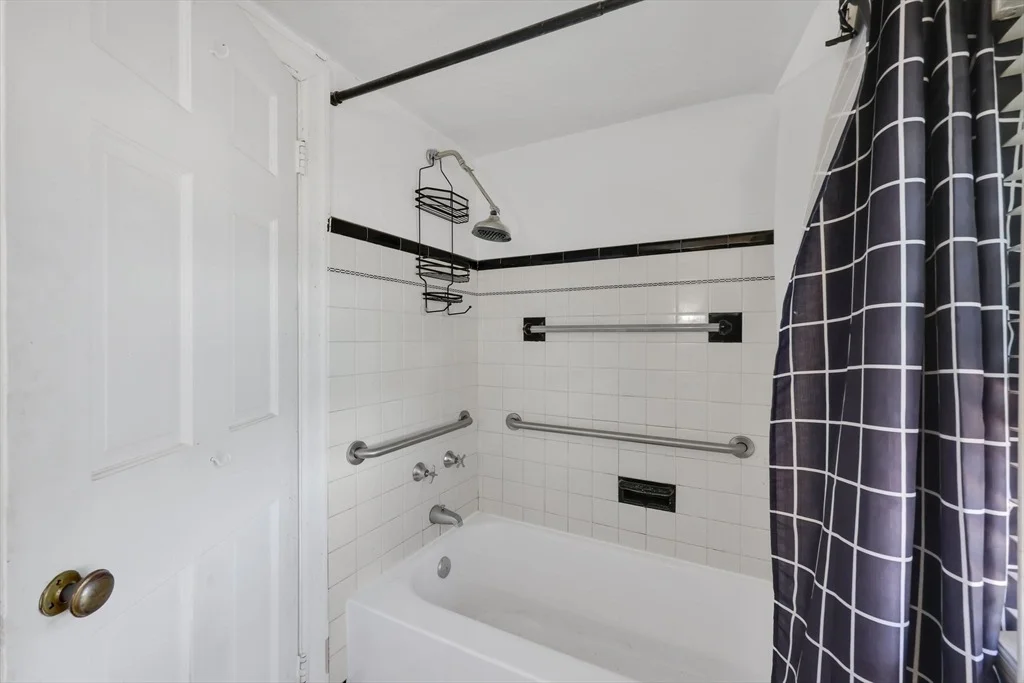 Photo of 68 Harmon Ave