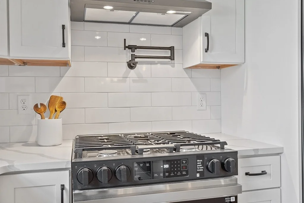 Photo of 383 Delano Rd