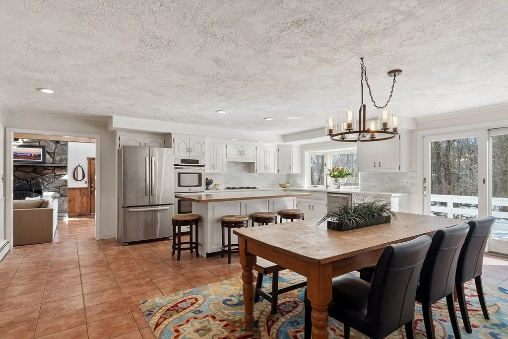 Photo of 7 Meadowbrook Cir