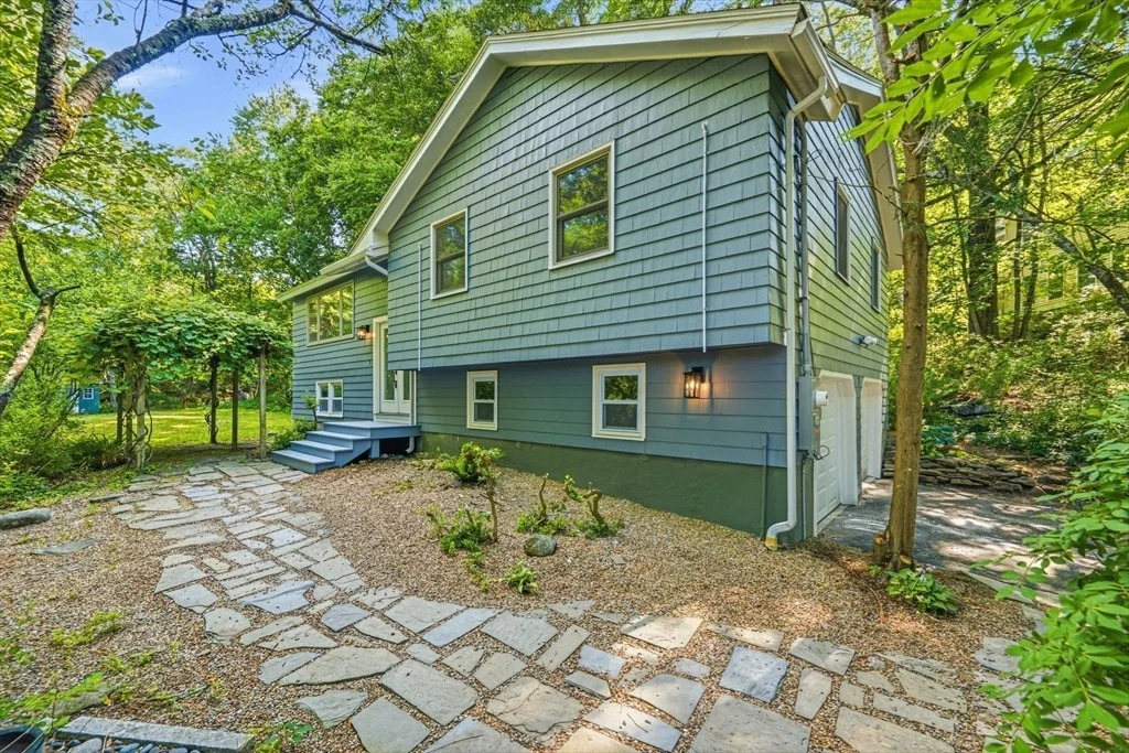 Photo of 7 Hillcrest Dr