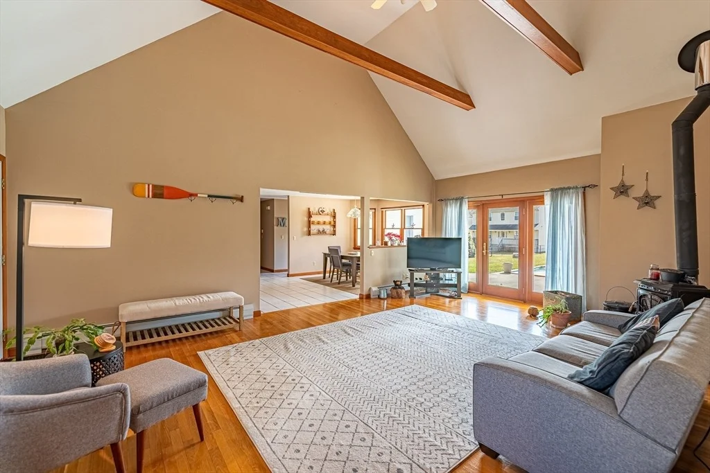 Photo of 3 Deerfield Ln