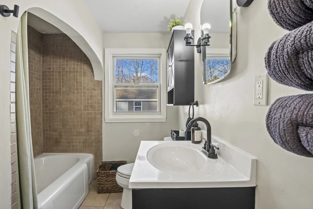 Photo of 7 Lakeside Drive