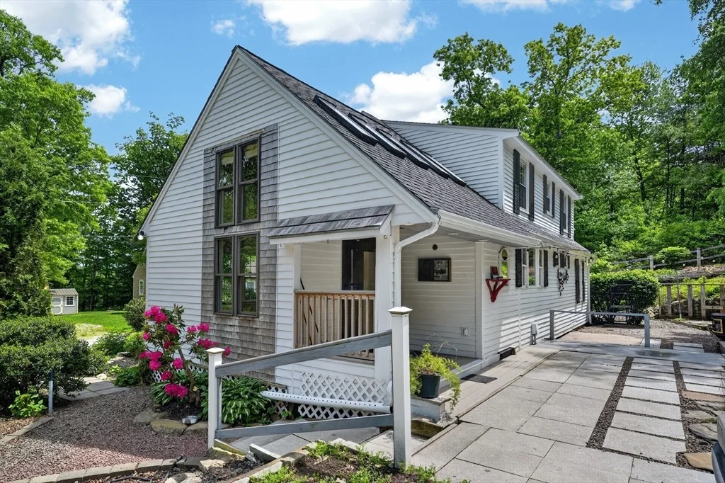 Photo of 9 Ledgewood Dr