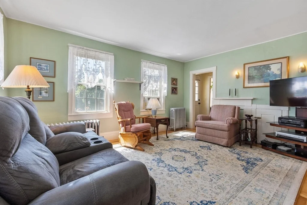 Photo of 397 Pleasant St