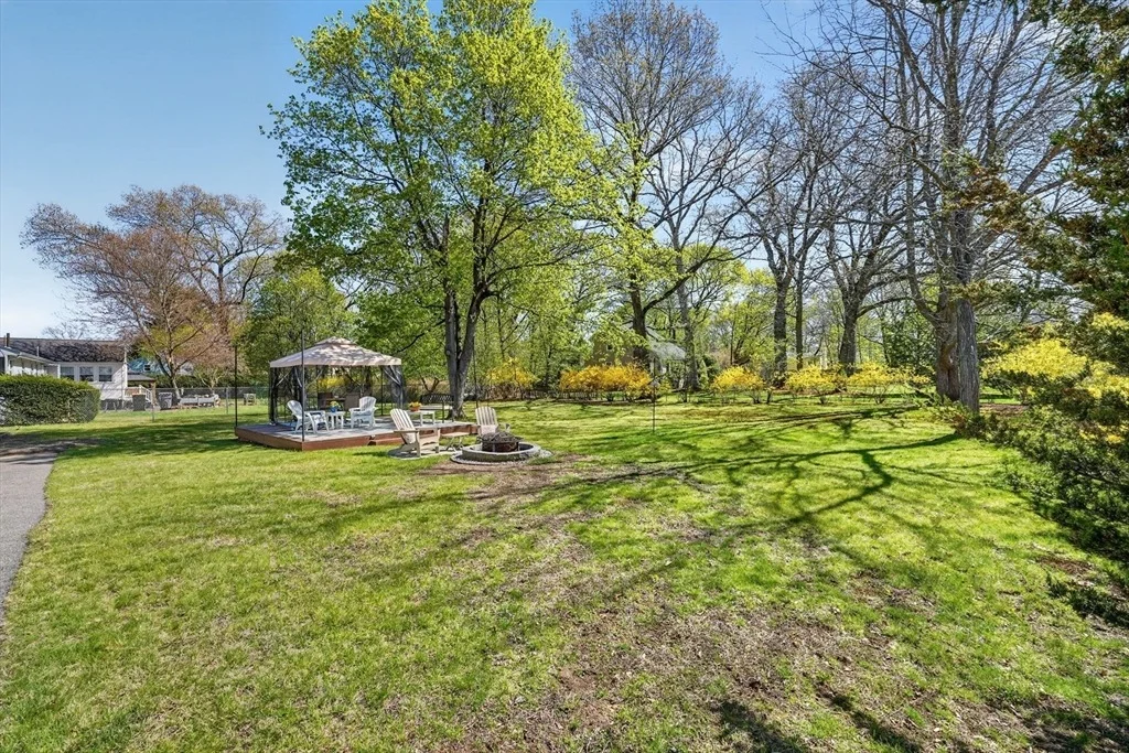 Photo of 4 Lakeside Drive