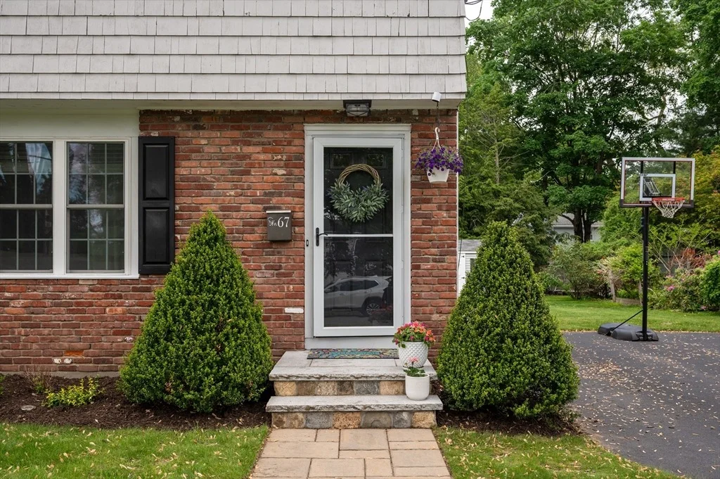Photo of 67 Greenleaf Cir