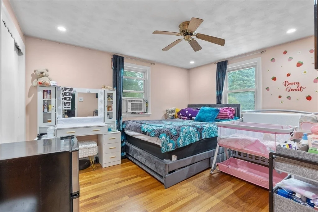 Photo of 18 Sterling Ave