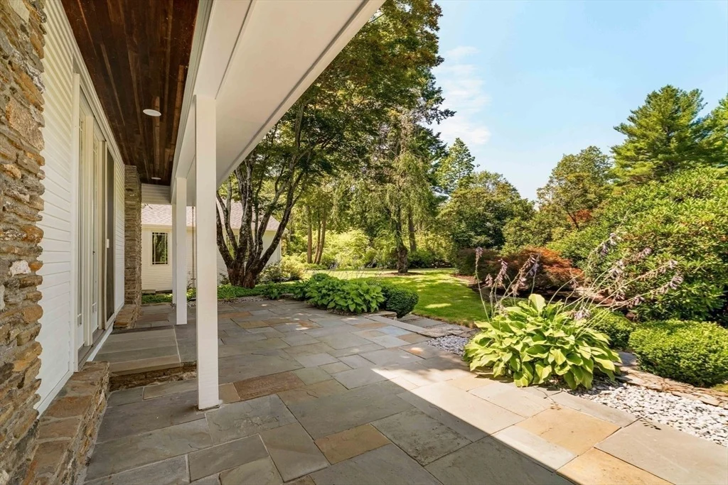 Photo of 100 Westcliff Rd