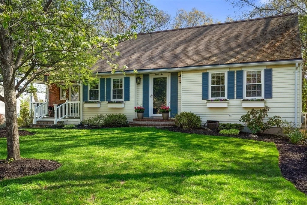 Photo of 22 Crest Rd