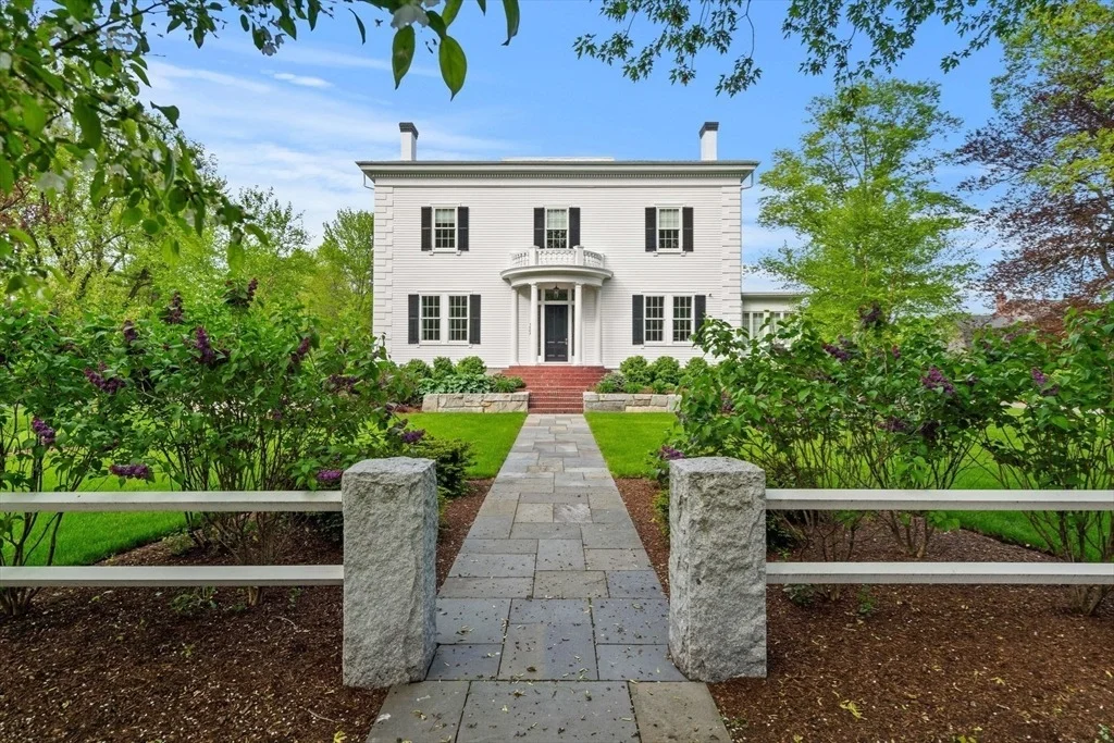Photo of 186 Main St