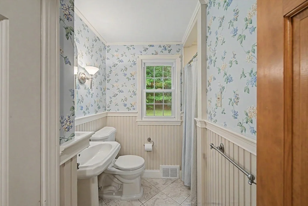 Photo of 10 Raymond Dr