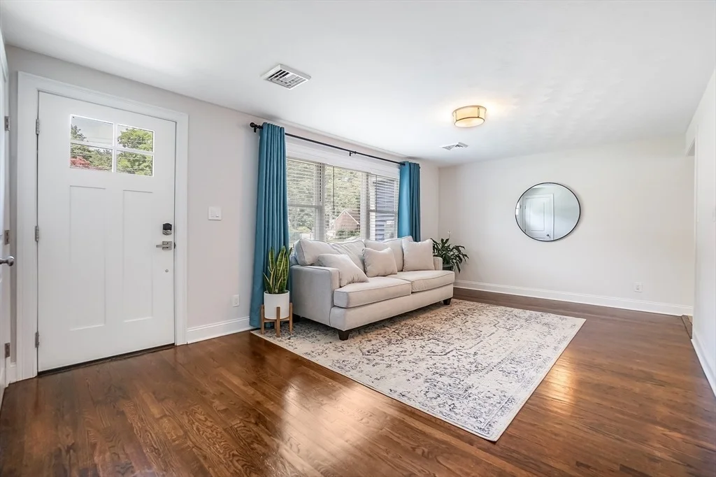 Photo of 19 Edgell Dr