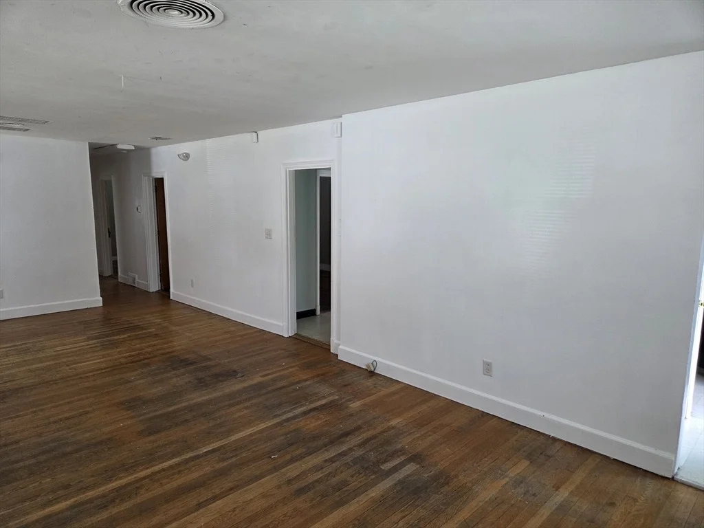Photo of 499 Maple St