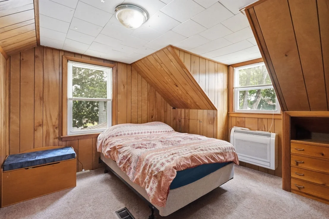 Photo of 100 Lang St