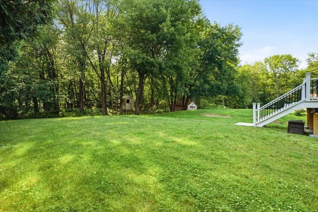 Photo of 10 Buttonwood Rd
