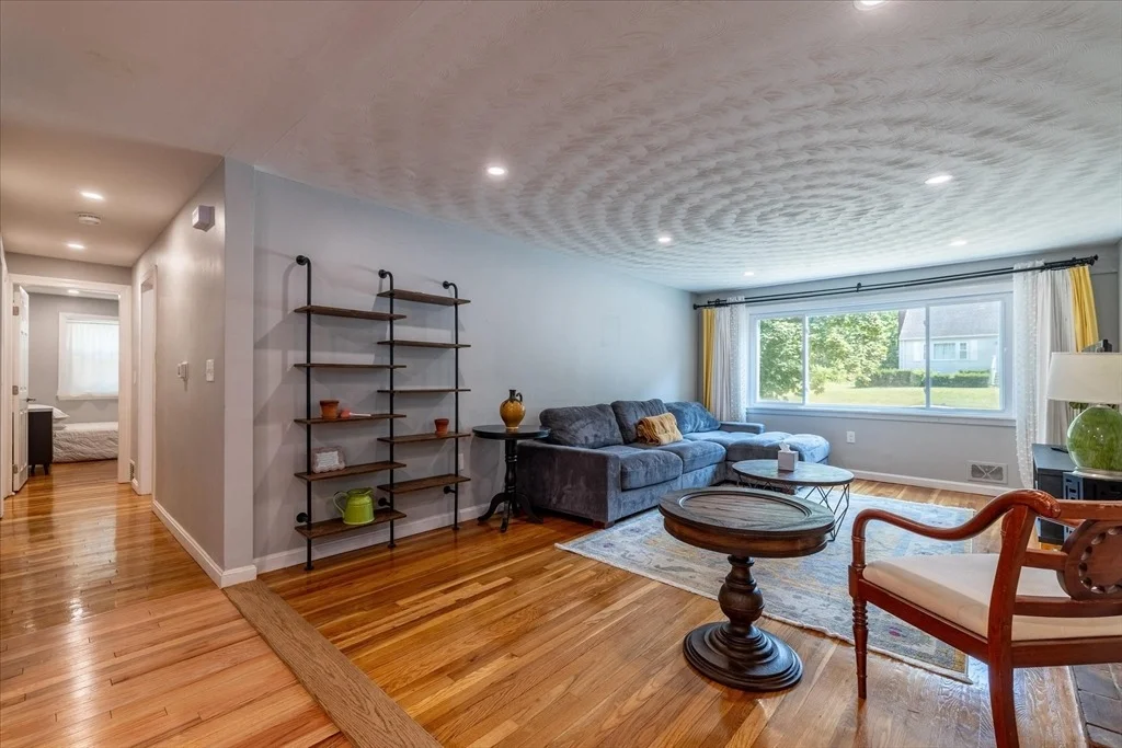 Photo of 13 Curley Dr