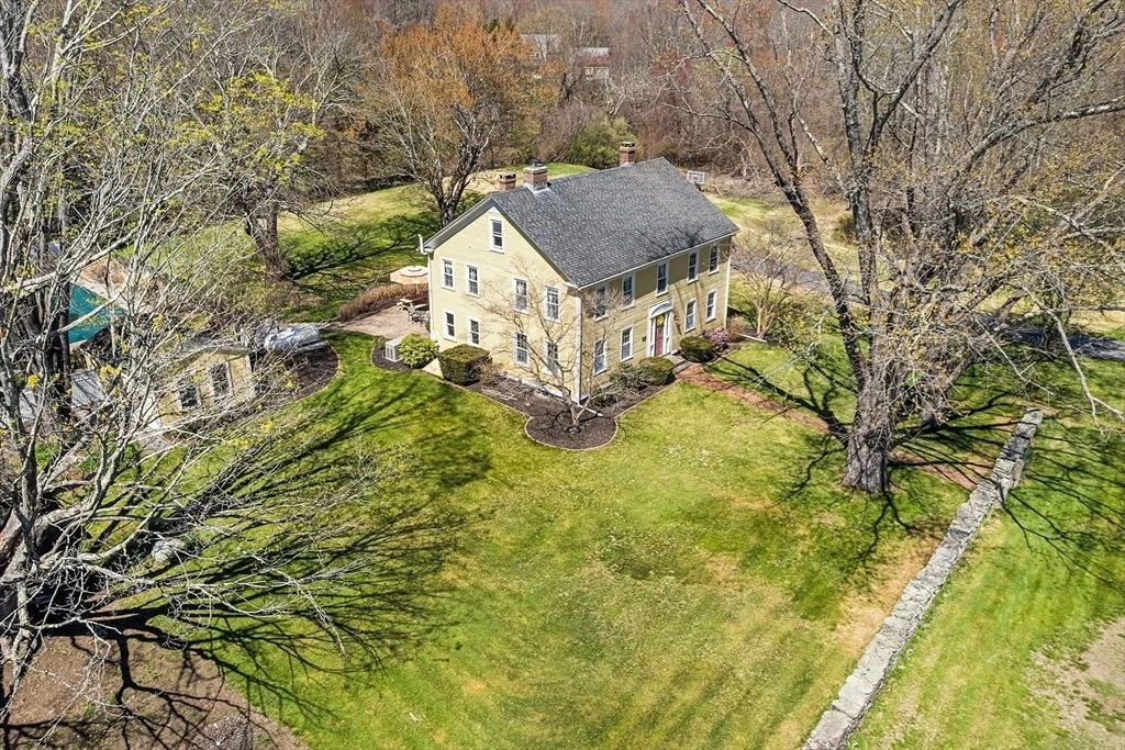 Photo of 416 Boston Rd