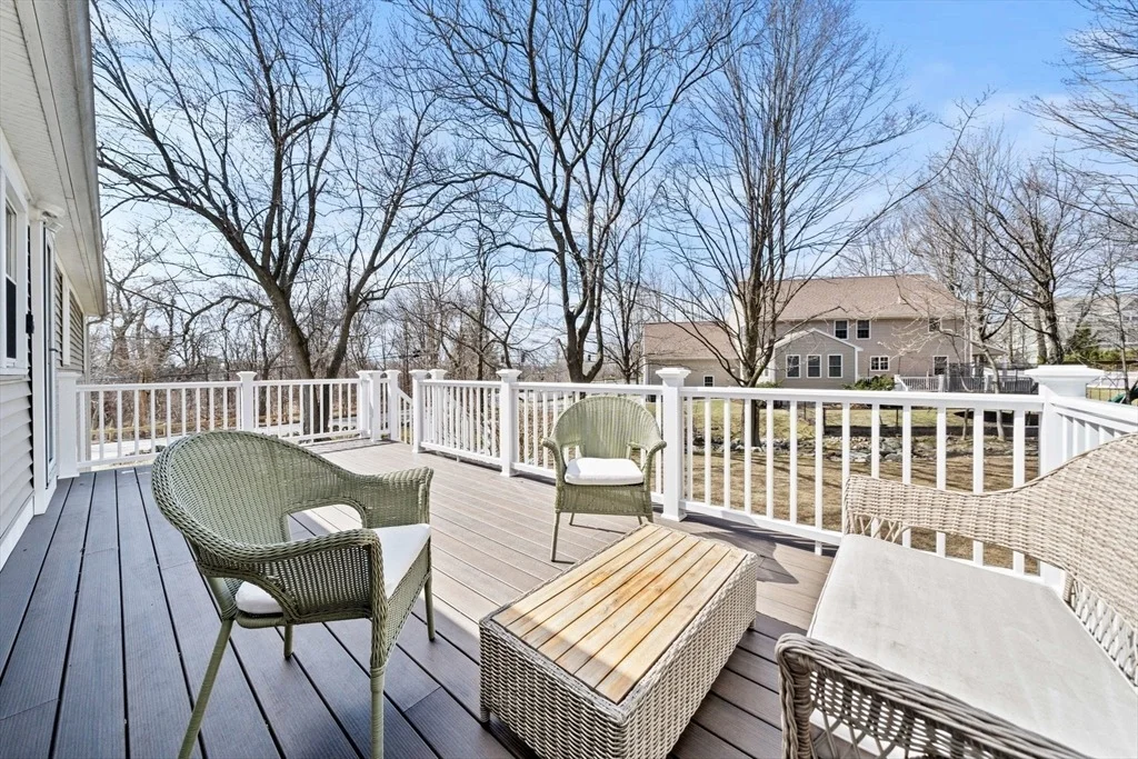 Photo of 75 Whitehall Ln