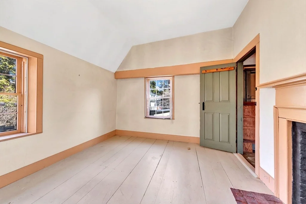 Photo of 153 Main St