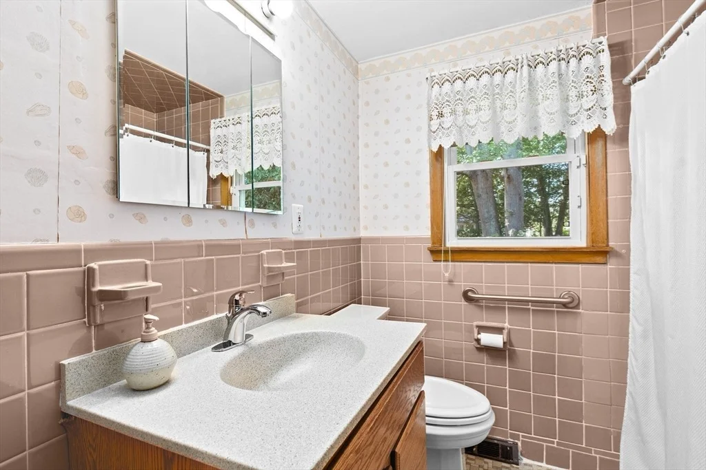 Photo of 16 Niles Rd