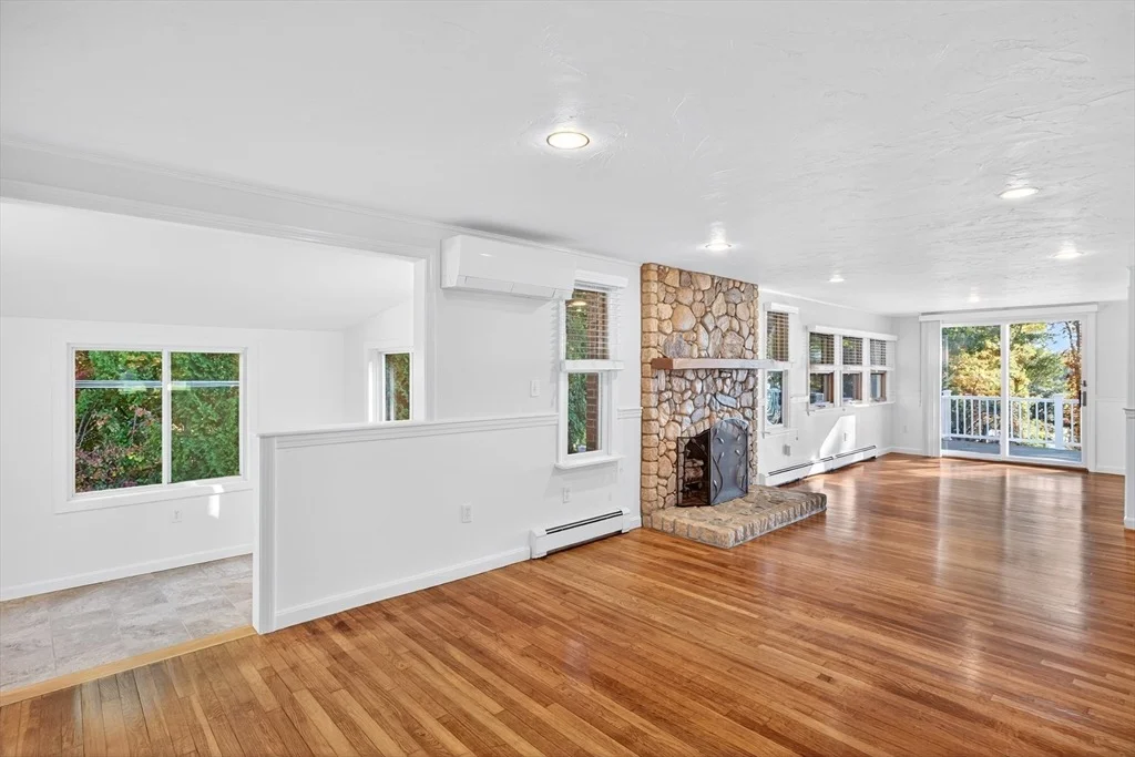 Photo of 158 Lakeside Dr