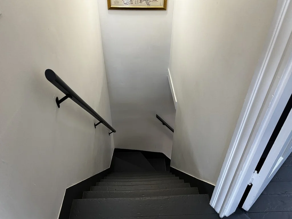 Photo of 1048 Main St