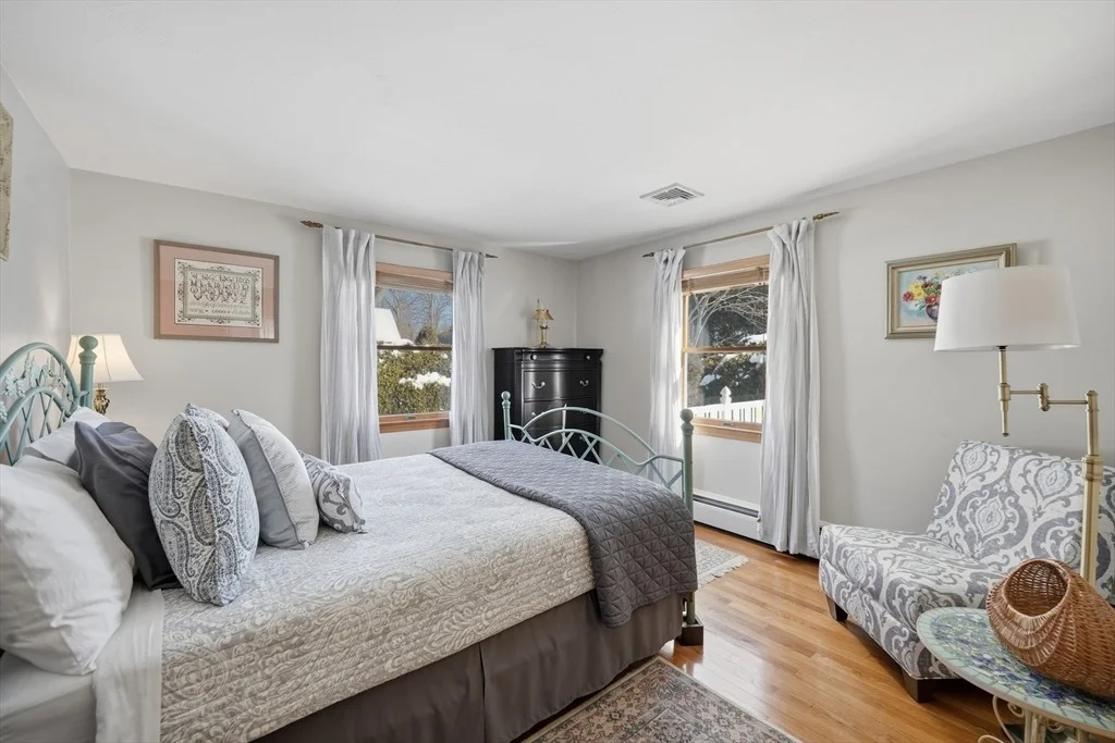 Photo of 144 River Rd