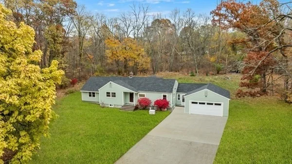 Photo of 322 River Rd