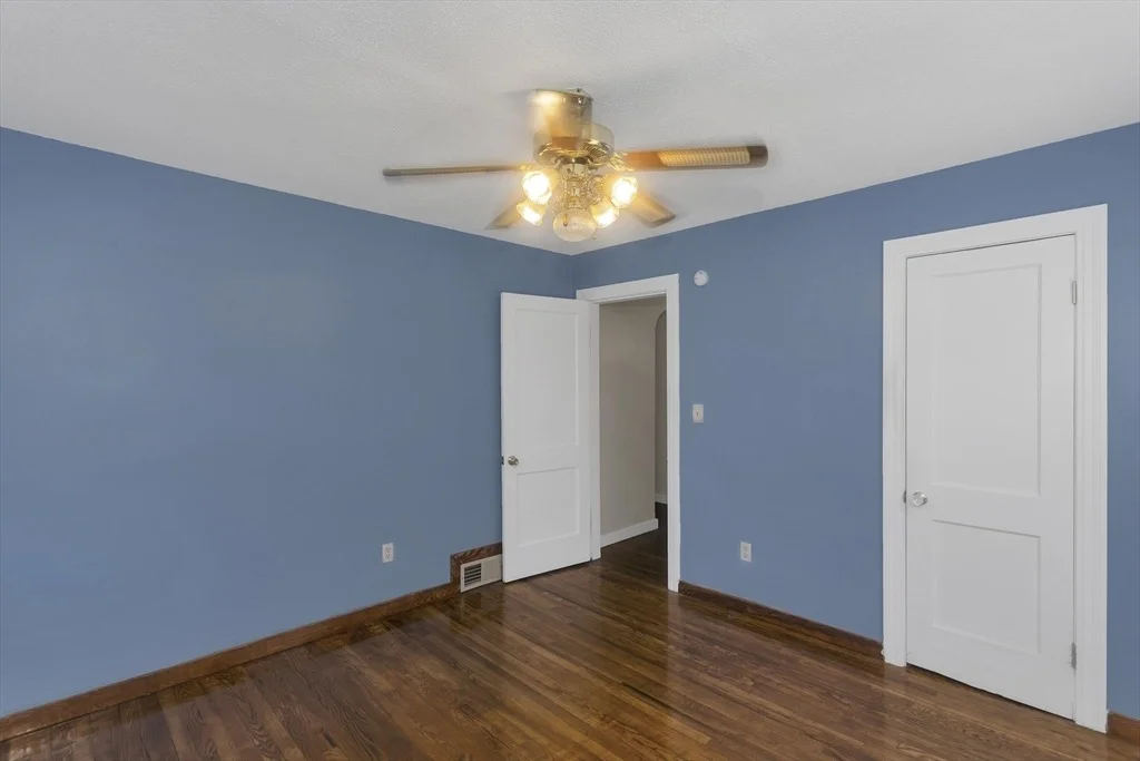 Photo of 582 Broadway St