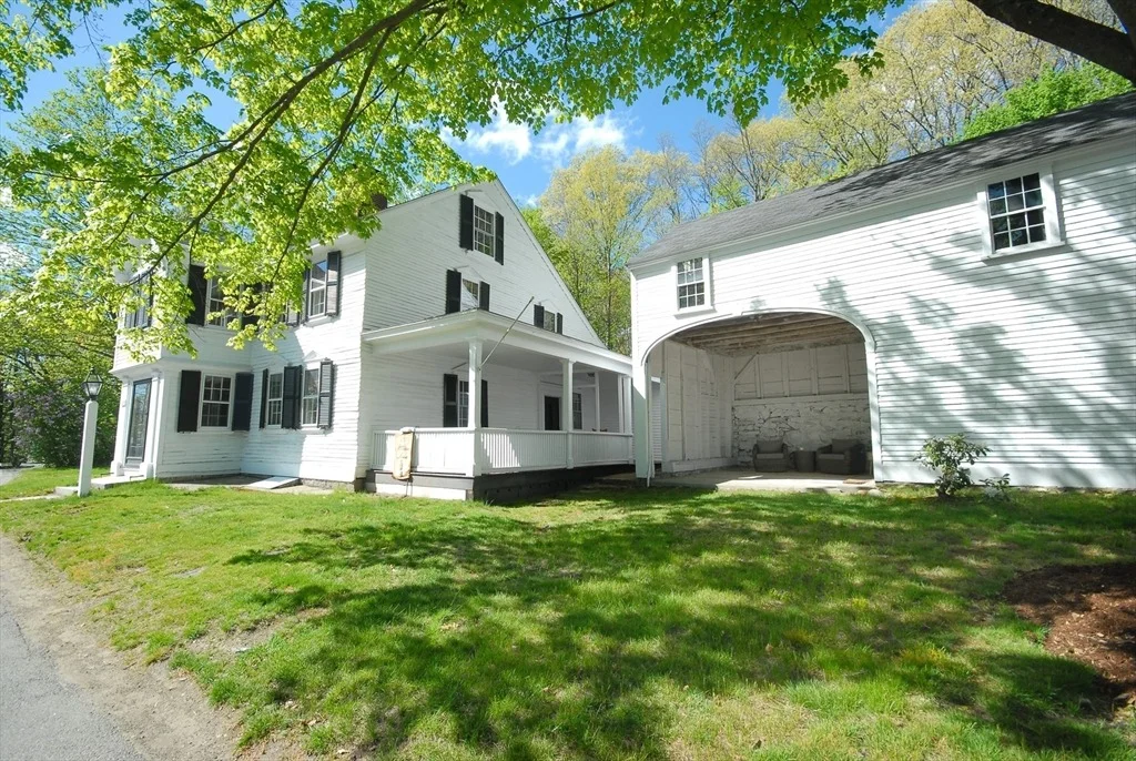 Photo of 105 Lexington Rd