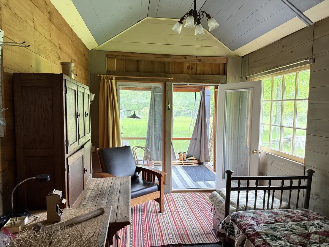 Photo of 1069 West Road