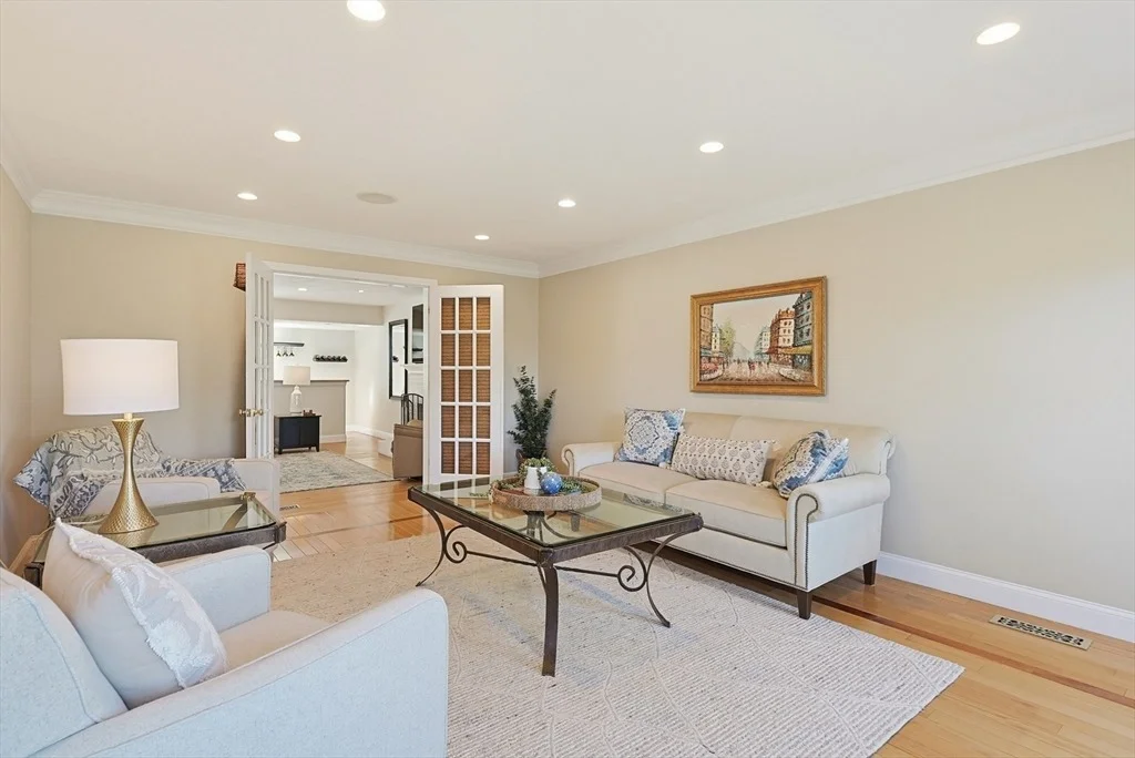 Photo of 8 Weyman Ln