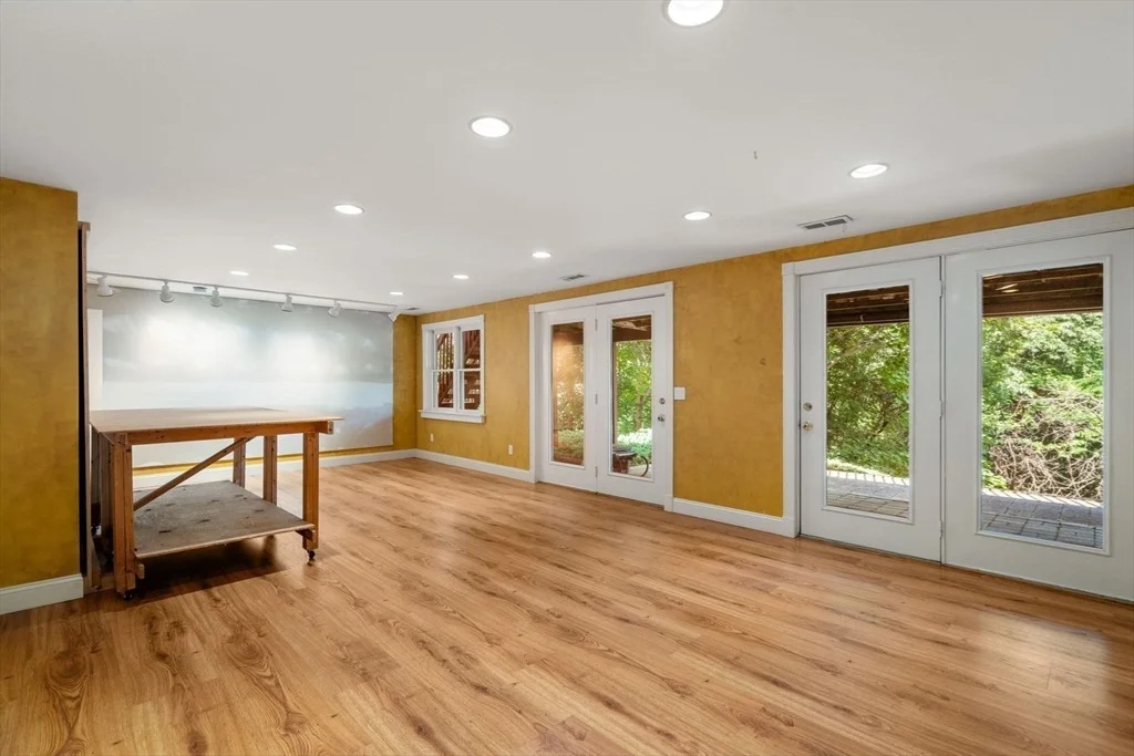 Photo of 15 Montclair Dr