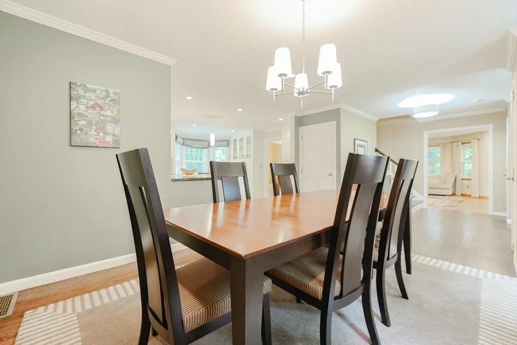 Photo of 233 Willowgate Rise