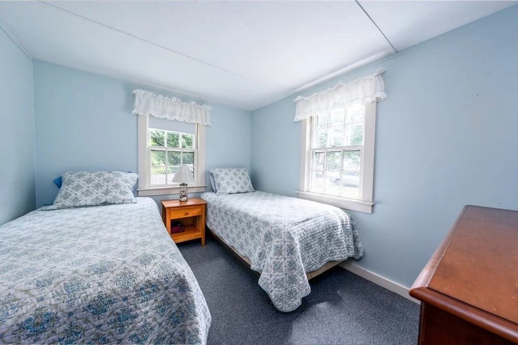 Photo of 16 Lakeside Dr