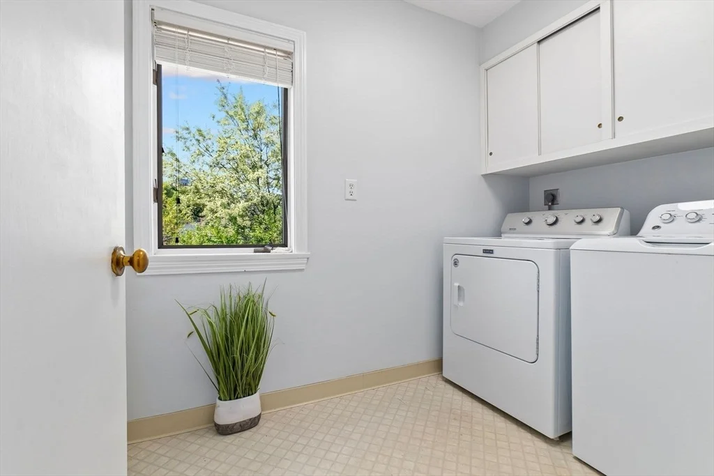 Photo of 194 Springvale Ave