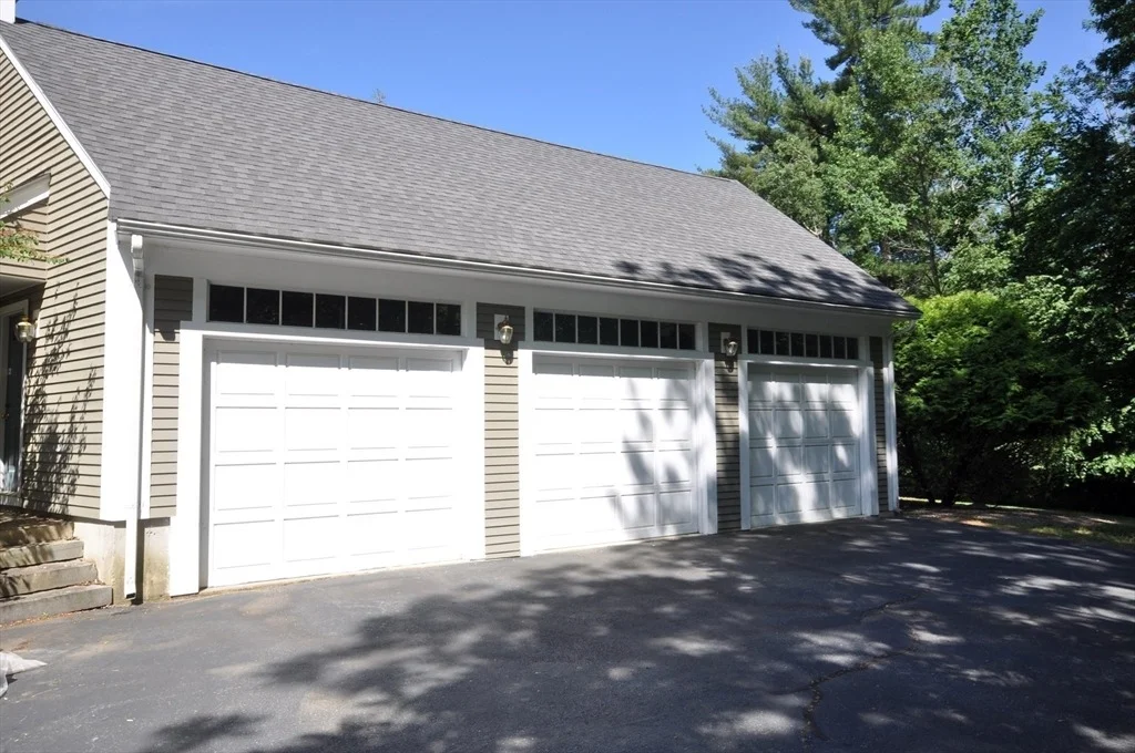 Photo of 9 Breezy Point Rd