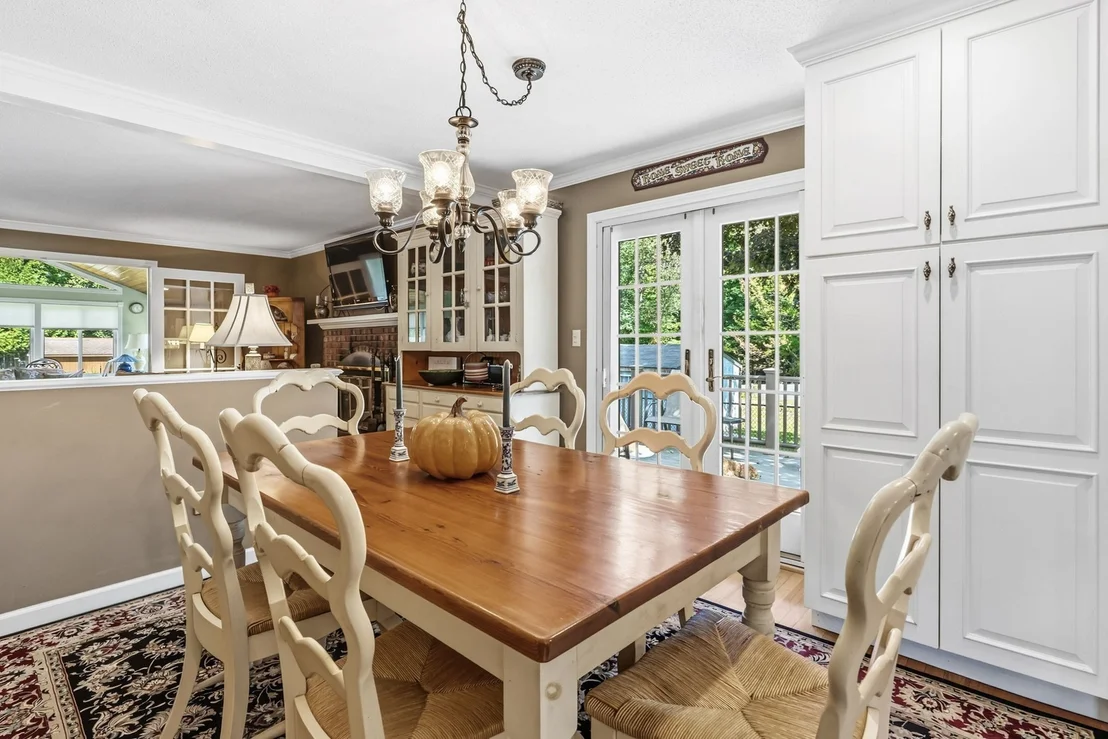 Photo of 207 Loudville Road