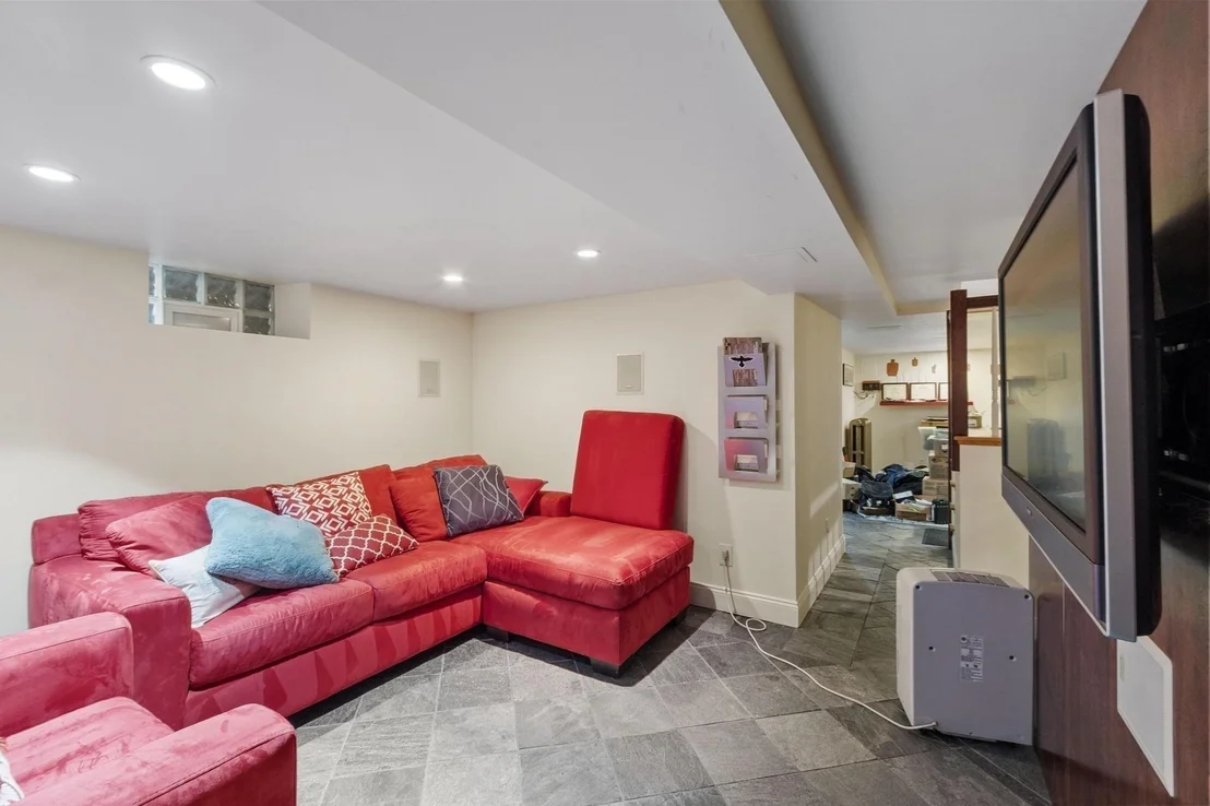 Photo of 8 Winthrop St