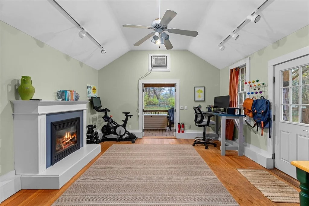 Photo of 3904 Main St