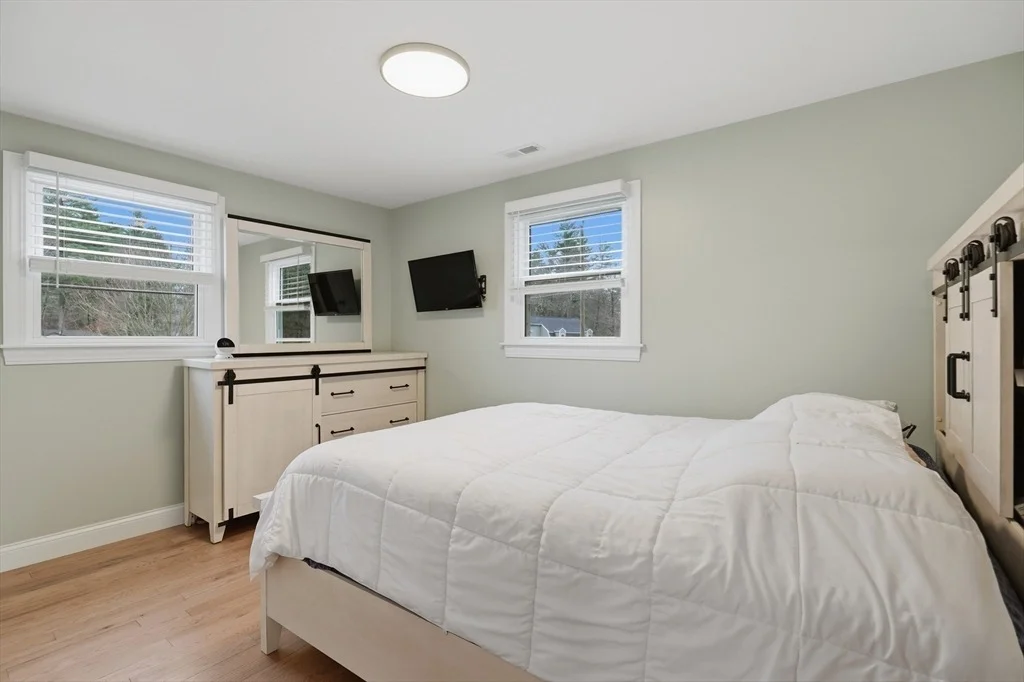 Photo of 8 Stoneybrook Drive