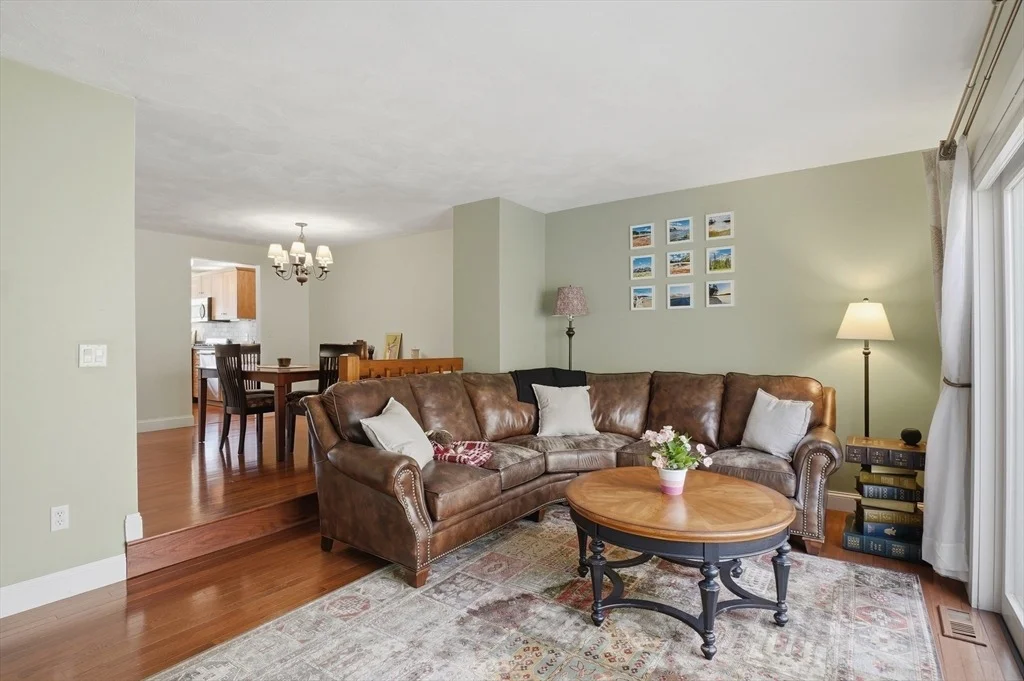Photo of Unit 701 at 31 Blithewood Avenue