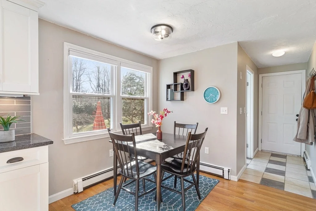 Photo of 886 Salem End Rd
