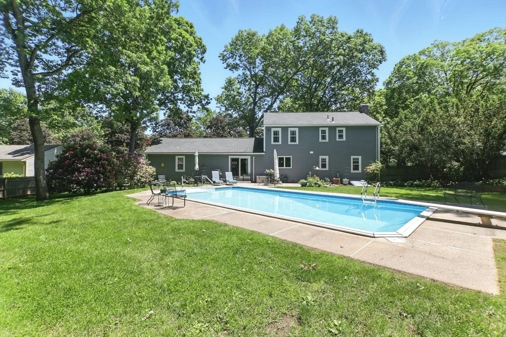 Photo of 230 Meadowlark Dr