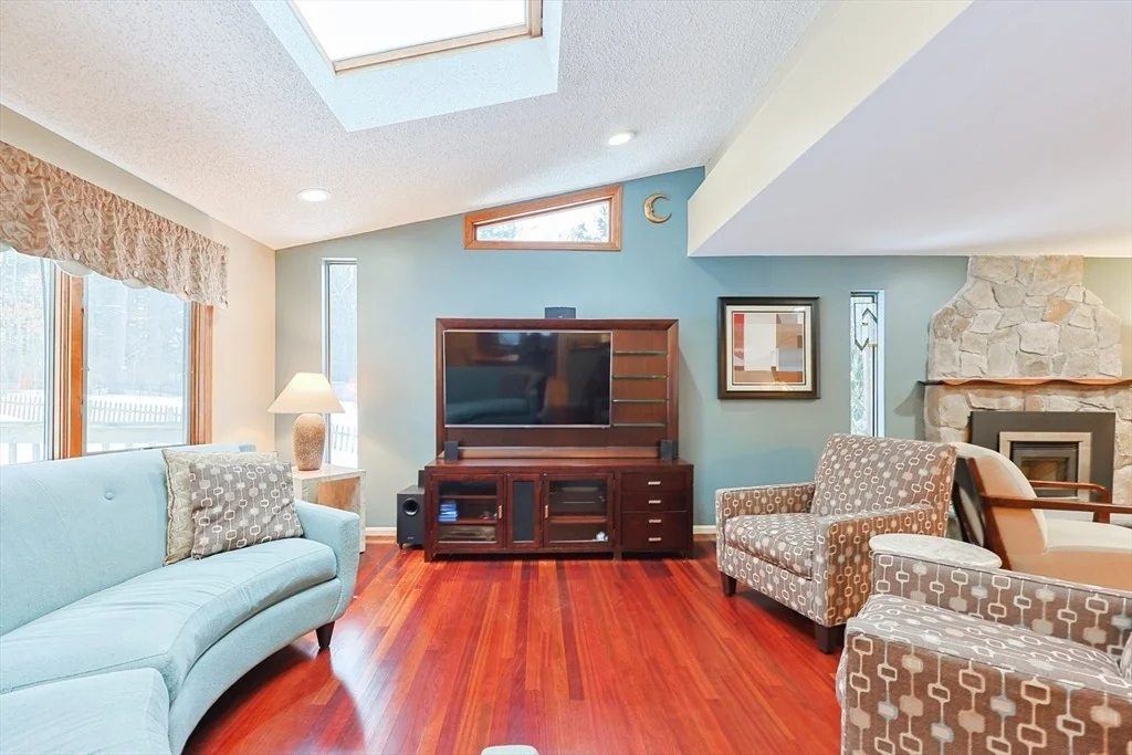Photo of 18 Sherborne Cir