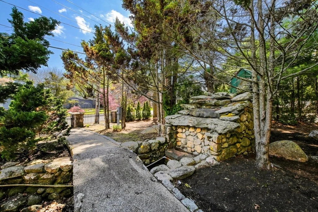 Photo of 219 Leonard St