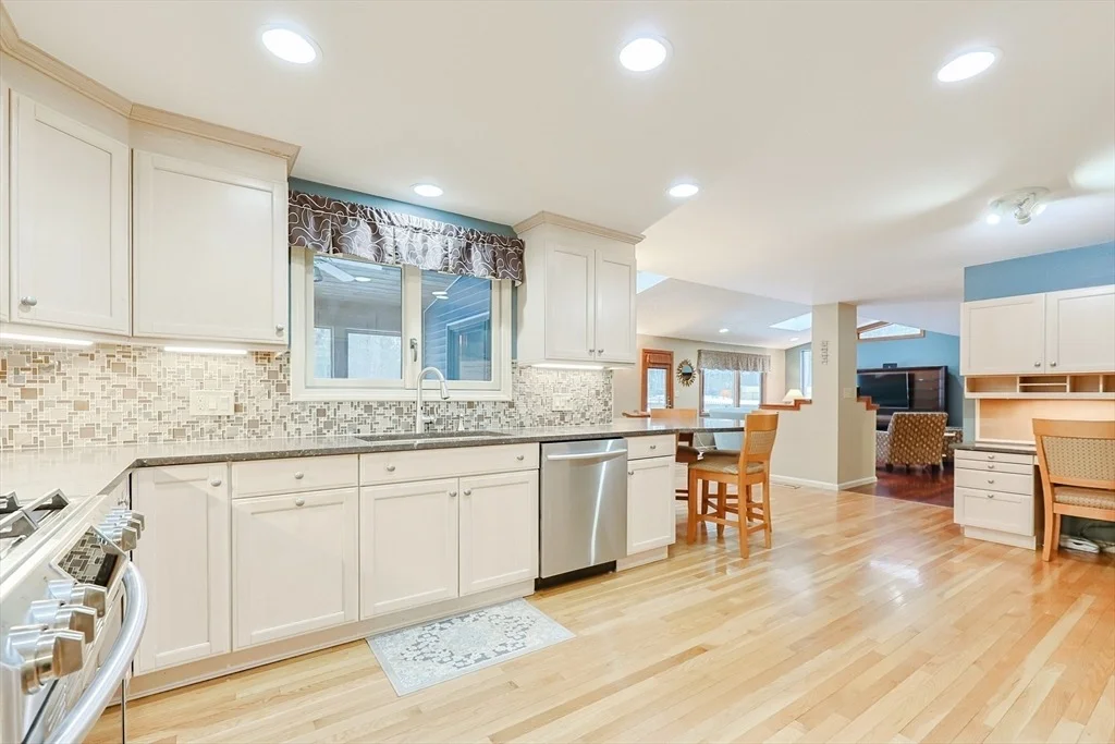 Photo of 18 Sherborne Cir