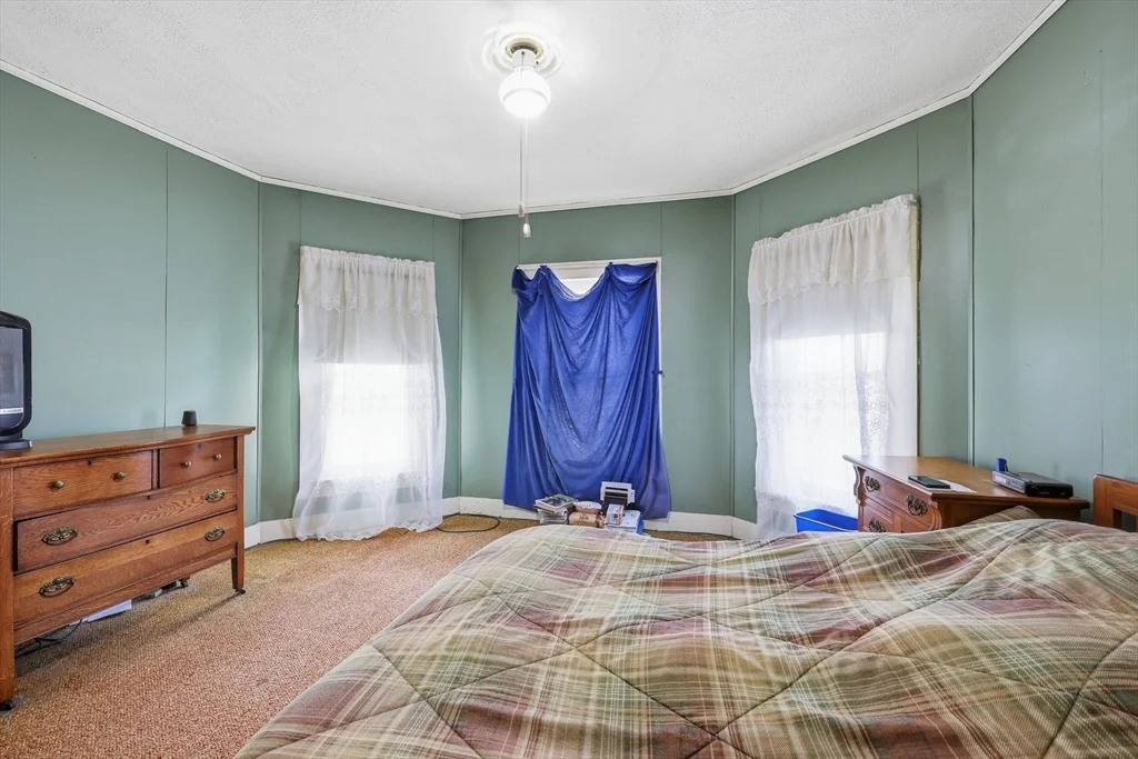 Photo of 84 Middlefield Rd